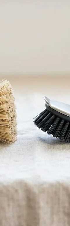 Artikel: Houten afwasborstel vs RVS-borstel: levensduur, schoonmaken en wanneer welke kiezen